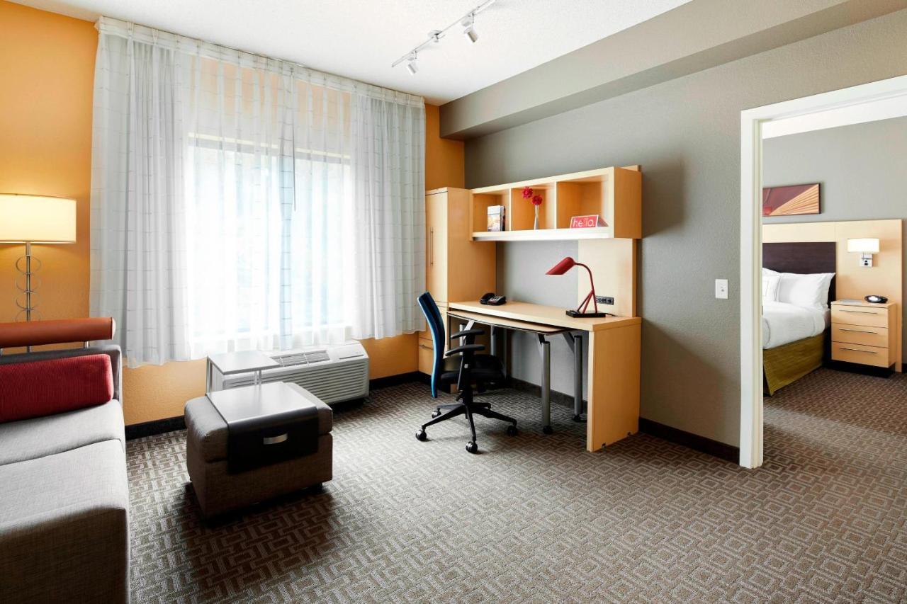 One-Bedroom Queen Suite with Sofa Bed,1347439931:JPEG